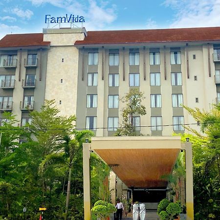 Famvida Hotel Lubuklinggau Exterior photo