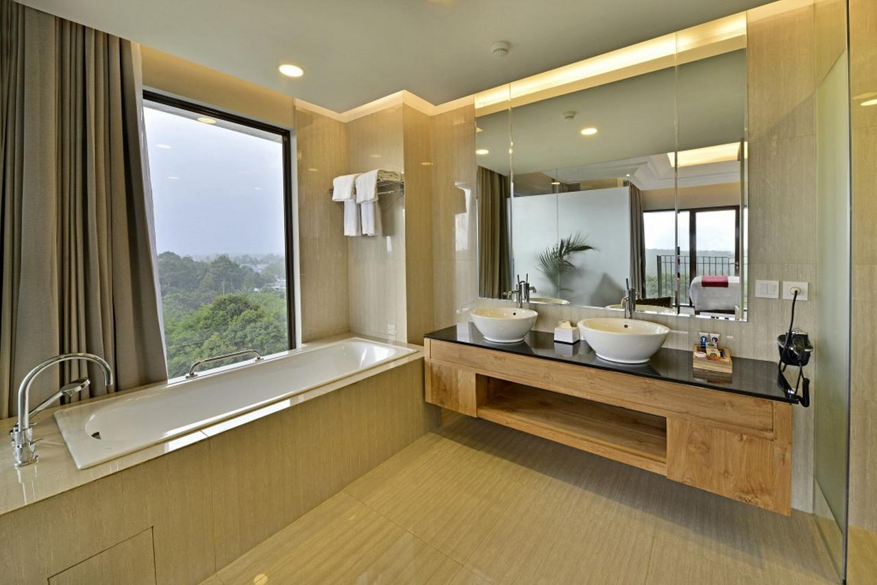 Famvida Hotel Lubuklinggau Room photo